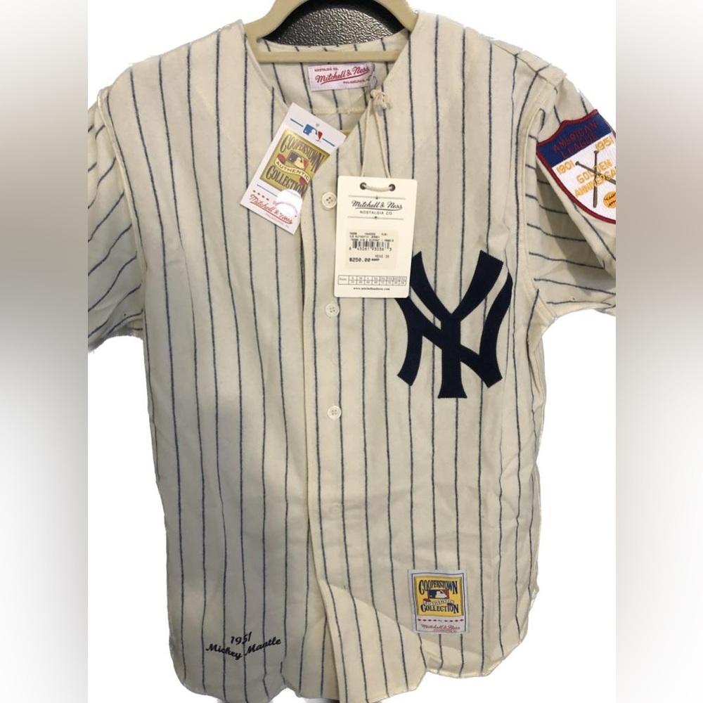 Mitchell & Ness: NY Yankees - Mickey Mantle “Retro” Jersey #7 (1951).